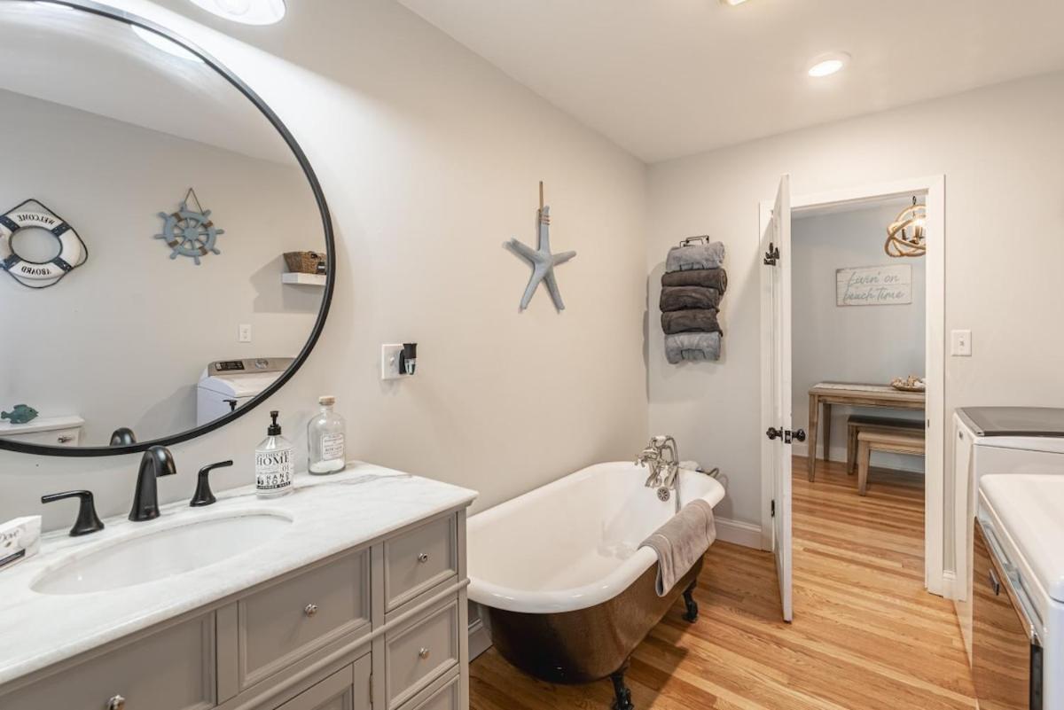 Coastal Comfort Meets Beachside Bliss Muskegon Eksteriør billede